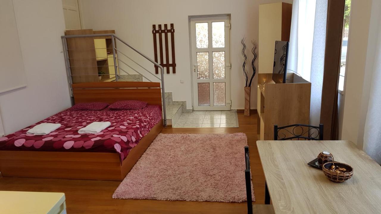 Apartment Lend One House *
